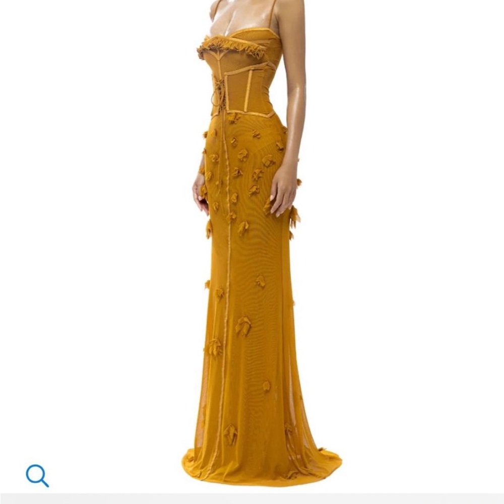 NWT: Yellow/orange Huelley Rose Dress Size M (Fits a size XS)